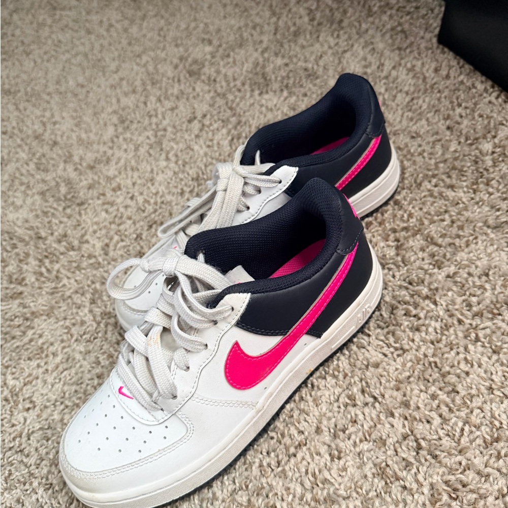 Nike Women’s White, Black & Pink Low-Top Sneakers